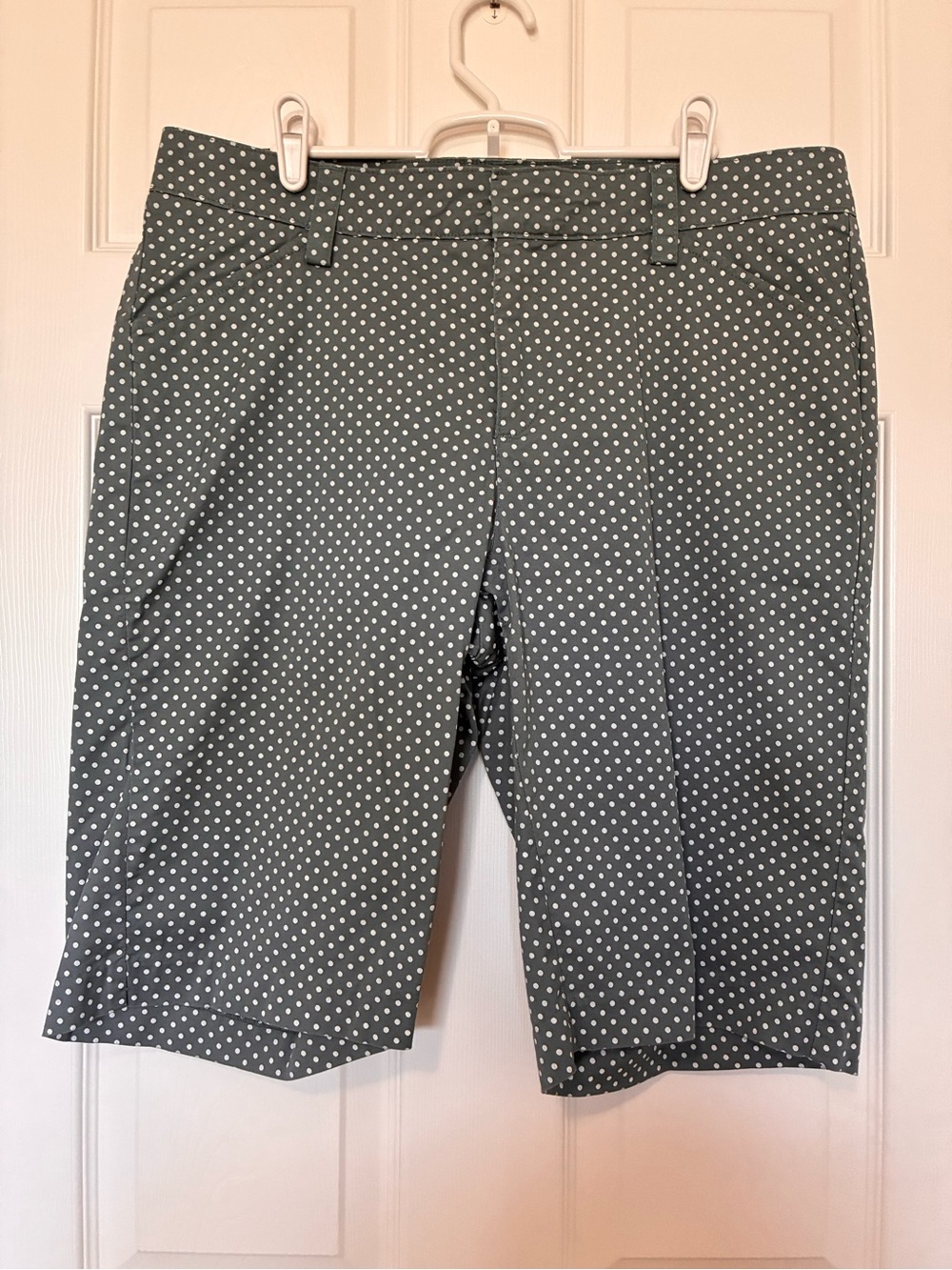 Lee One True Fit women’s Bermuda Shorts Size 14 Blue-Gray Polka Dot